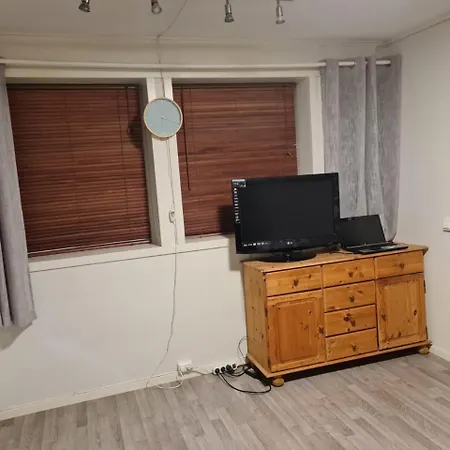 דירה Nydelig Hybelleilighet Naert Sentrum טרומסה
